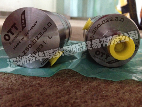 OTT-JAKOB夾具中自動(dòng)夾具可分為SK、HKS、PSC等幾個(gè)系列。在經(jīng)過標(biāo)準(zhǔn)化后，HSK已成為機(jī)床技術(shù)領(lǐng)域的標(biāo)準(zhǔn)接口。隨著表面和錐銷設(shè)備的相互匹配，HSK夾持系統(tǒng)可為高精度加工效果提供理想前提，并確保微米范圍內(nèi)的持續(xù)一致性。相比于SK，HSK的結(jié)構(gòu)更短、更輕，由此可以更為快速地進(jìn)行換刀，并可實(shí)現(xiàn)更高的轉(zhuǎn)速。得益于高度的拉力、出色的剛性和最佳扭矩傳遞，HSK同樣適用于中型切削加工。深圳市華聯(lián)歐國際貿(mào)易有限公司專業(yè)代理進(jìn)口OTT-JAKOB夾具全系列產(chǎn)品，公司于2015年成立德國分公司，原廠采購，價(jià)格上更有優(yōu)勢。我們致力于以超低的價(jià)格為國內(nèi)客戶引進(jìn)國外先進(jìn)的自動(dòng)化備件，公司成立以來不斷的發(fā)展壯大，已成立德國公司及香港公司，為客戶提供進(jìn)口備件的一站式體驗(yàn)服務(wù)，報(bào)價(jià)快，價(jià)格好，貨期短，所有產(chǎn)品保證原裝正品，假一賠十!我們只做原裝進(jìn)口產(chǎn)品，我們的目標(biāo)是要成為客戶唯一信任的企業(yè)。歡迎新老客戶詢價(jià)咨詢。
