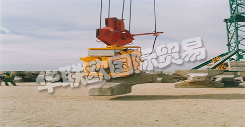 ACIMEX于1971年在法國(guó)創(chuàng)立，在鋼鐵和機(jī)械工業(yè)服務(wù)領(lǐng)域首次獲得法國(guó)在夾持和提升金屬板和鋼板領(lǐng)域的聲譽(yù)。該公司隨后擴(kuò)展了其在混凝土和管道領(lǐng)域的專業(yè)知識(shí)和技能。