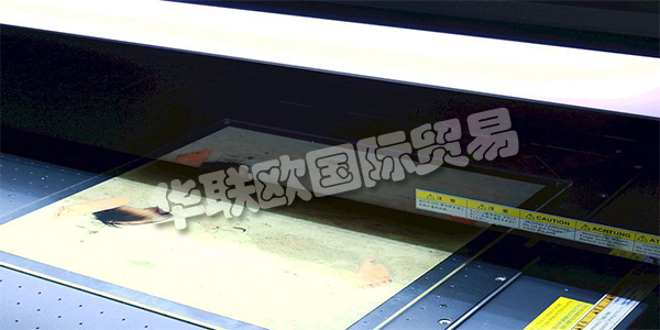 德國(guó)PLANISTAR主要產(chǎn)品：PLANISTAR燈具、熒光燈等。PLANISTAR自1983年以來(lái)，他們的團(tuán)隊(duì)一直致力于照明技術(shù)和照明產(chǎn)品。他們制造了帶鹵素?zé)舻钠矫姹彻?。他們已?jīng)掌握了這項(xiàng)光技術(shù)的知識(shí)和專利，甚至在邊緣照明進(jìn)入許多顯示器和背光之前。