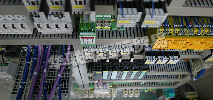 德國(guó)JAGER ELEKTROTECHNIK公司主要供應(yīng)：德國(guó)JAGER ELEKTROTECHNIK開(kāi)關(guān)柜,JAGER ELEKTROTECHNIK電源，控制柜，低壓開(kāi)關(guān)柜，磁鐵電源，高壓電源等產(chǎn)品。