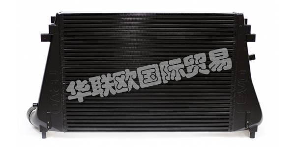 REVO成立于2002年，是汽車后市場行業(yè)的先驅(qū)。REVO軟件和硬件解決方案可以協(xié)調(diào)工作，以釋放引擎的真正潛力。使用最新技術(shù)和設(shè)施在內(nèi)部進(jìn)行設(shè)計(jì)，硬件和軟件工程師均在其專業(yè)領(lǐng)域擁有豐富的經(jīng)驗(yàn)。REVO以提供能夠滿足其客戶要求的高性能并確保使用壽命和可駕駛性為目標(biāo)的產(chǎn)品而感到自豪。下文為您介紹REVO中冷器。
